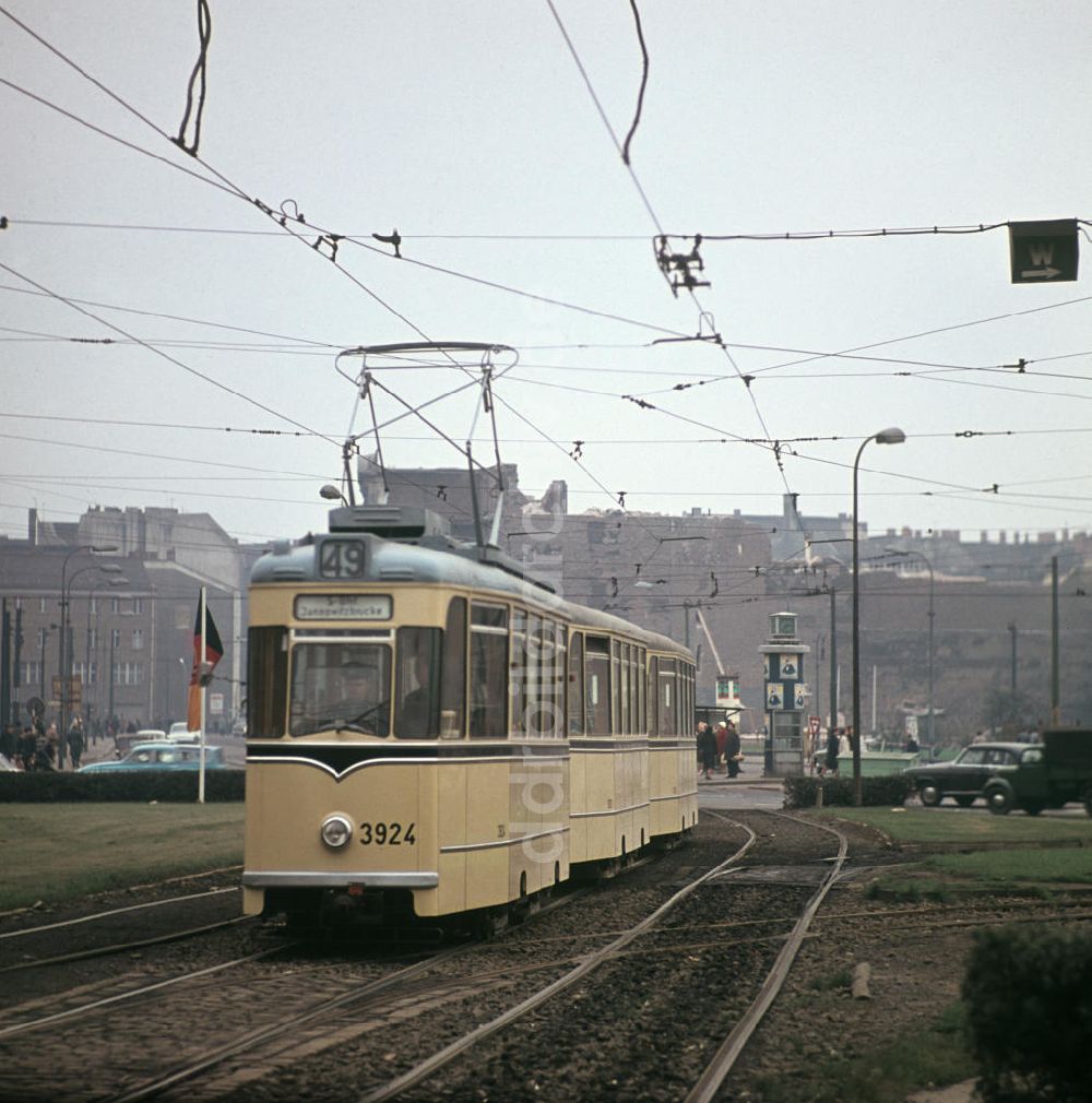 Berlin: DDR - Straßenbahn Alexanderplatz 1967