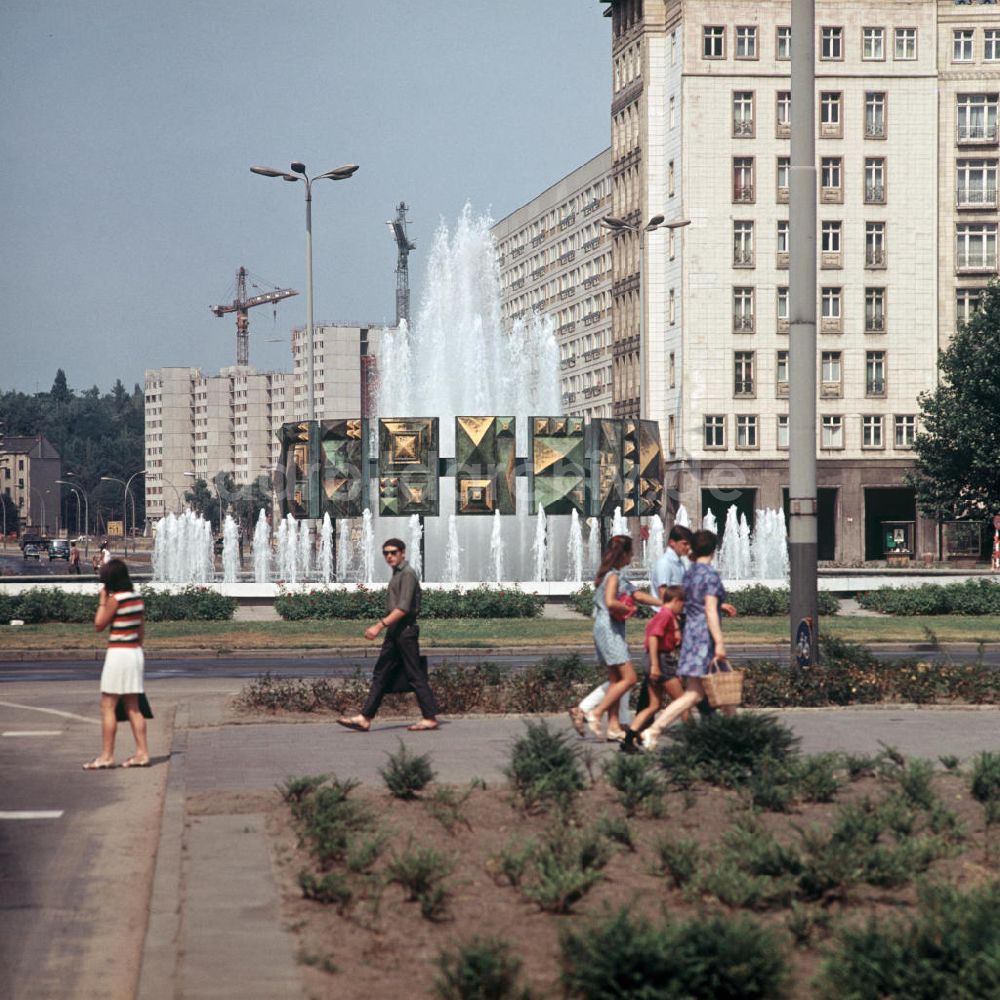 DDR-Bildarchiv: Berlin - DDR - Strausberger Platz Berlin 1969