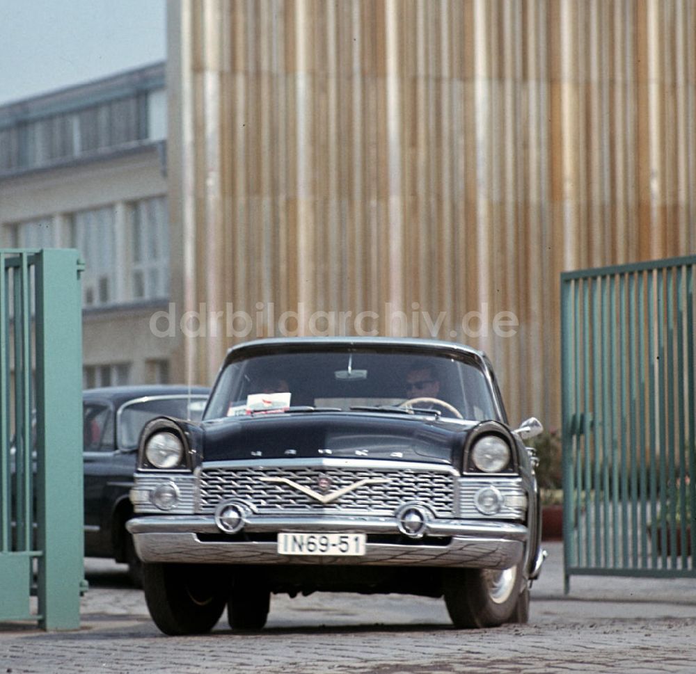 Berlin: DDR - Tschaika 1967