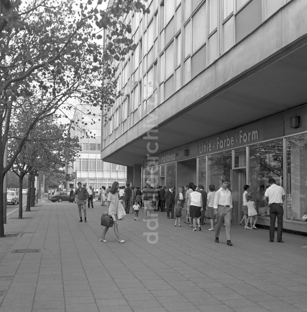 DDR-Bildarchiv: Berlin - DDR - Unter den Linden in Berlin 1969