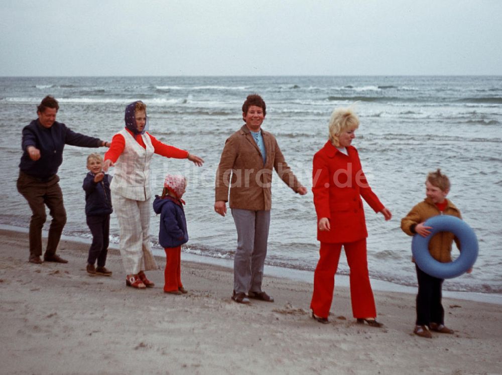 DDR-Bildarchiv: Rostock - DDR - Urlaub an der Ostsee 1972