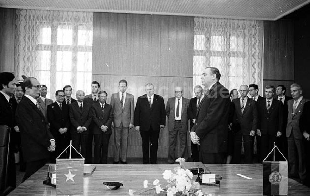 DDR-Fotoarchiv: - DDR-Vietnam Vertrag der Solidarität Umschlagnr.: 141 Foto: Schmidtke