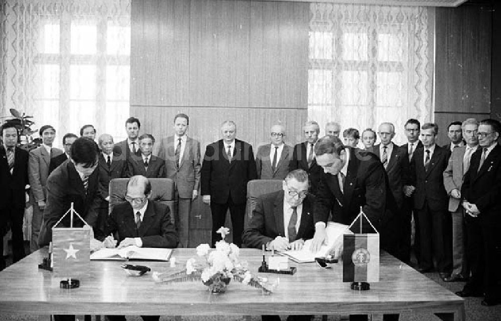 DDR-Bildarchiv: - DDR-Vietnam Vertrag der Solidarität Umschlagnr.: 141 Foto: Schmidtke