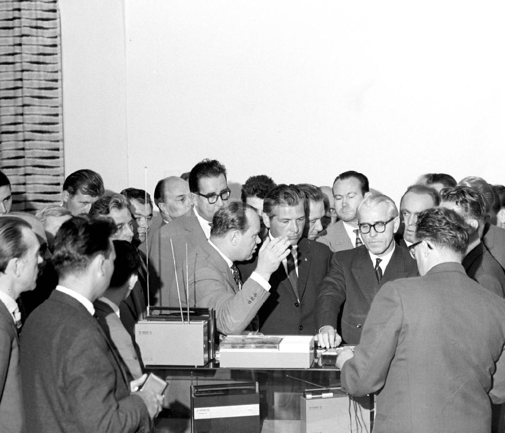 DDR-Bildarchiv: Leipzig - DDR - Willi Stoph auf Herbstmesse Leipzig 1963