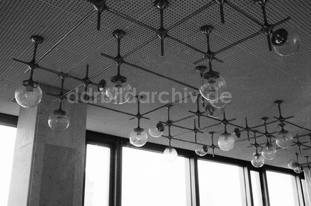 DDR-Bildarchiv: Berlin - Deckenlampen im Palast der Republik in Berlin, der ehemaligen Hauptstadt der DDR, Deutsche Demokratische Republik
