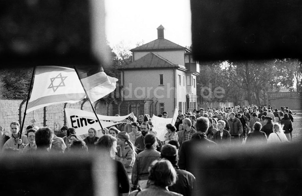 DDR-Fotoarchiv: Sachsenhausen - Demo gegen Ausländerhaß in Sachsenhausen 04.10.92 Foto: ND/Lange Umschlagnummer: 1174