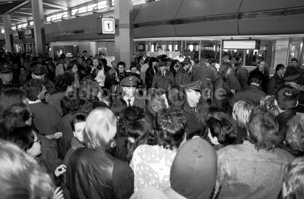 DDR-Fotoarchiv: - Demo für Kurden Flughafen Tegel Umschlagnummer: 7448