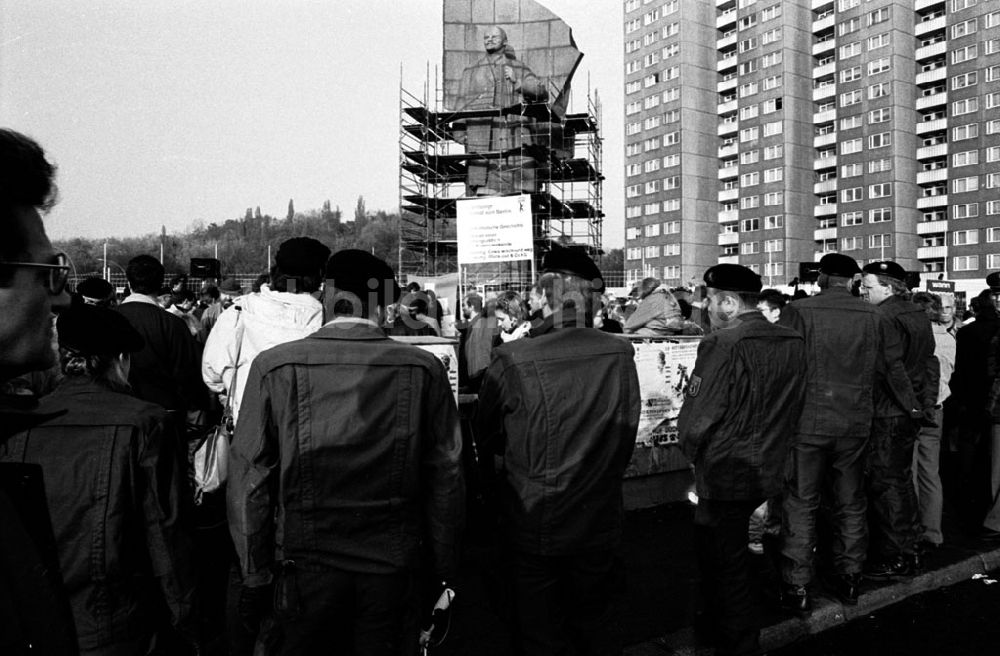 : Demo vor Lenindenkmal Umschlagnummer: 7808