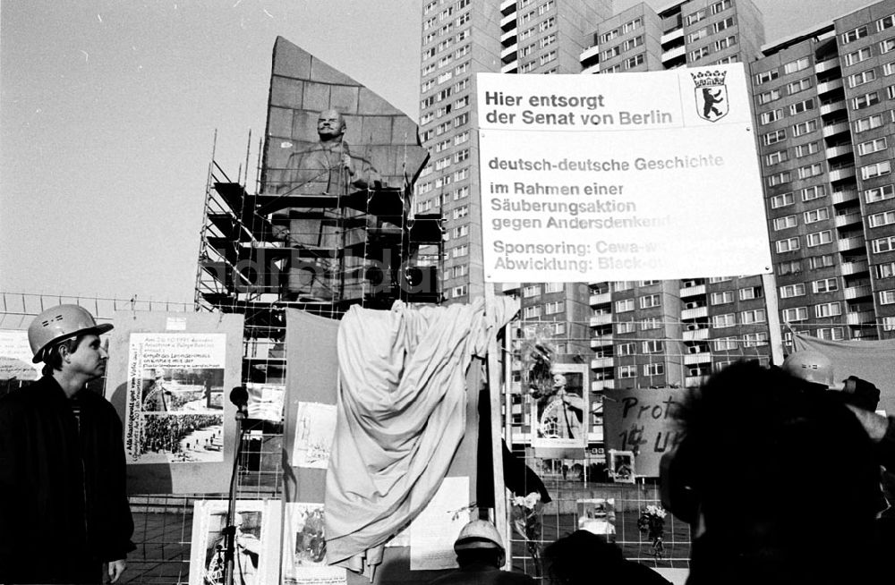 DDR-Bildarchiv: - Demo vor Lenindenkmal Umschlagnummer: 7808