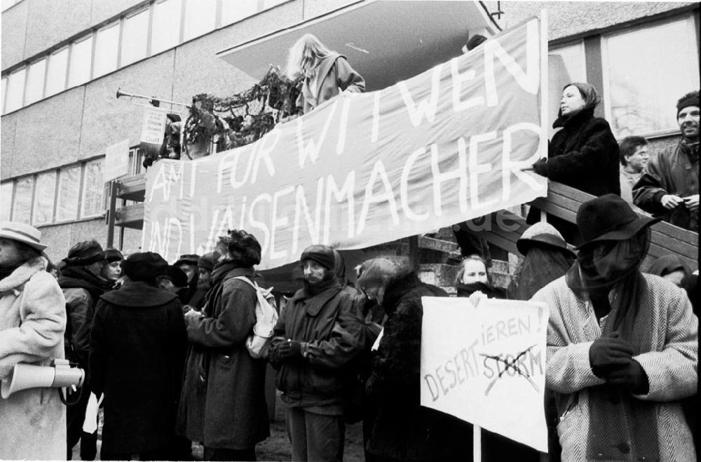 Berlin - Pankow: Demo der Wehrdienstverweigerer in Berlin/Pankow Foto: Winkler Umschlagsnr.: 138