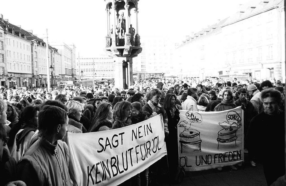 DDR-Bildarchiv: - Demonstration anlässlich des Golfkrieges im Irak Foto: Lenke