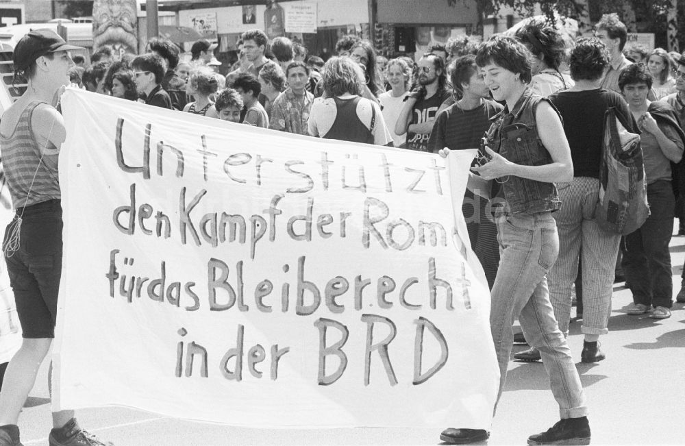 DDR-Bildarchiv: Berlin - Demonstration Asylrecht der Roma in Berlin