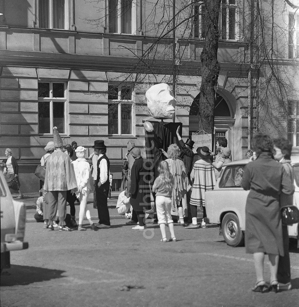 DDR-Bildarchiv: Potsdam - Demonstration mit Straßen- Protest zur Nuklearkatastrophe von Tschernobyl in Potsdam in Brandenburg in der DDR