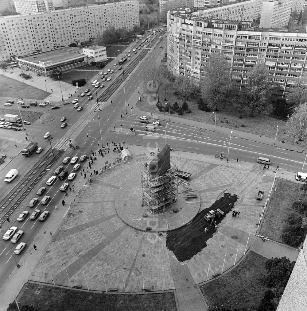 DDR-Bildarchiv: Berlin - Demontage des Lenindenkmals auf dem Leninplatz in Berlin - Friedrichshain
