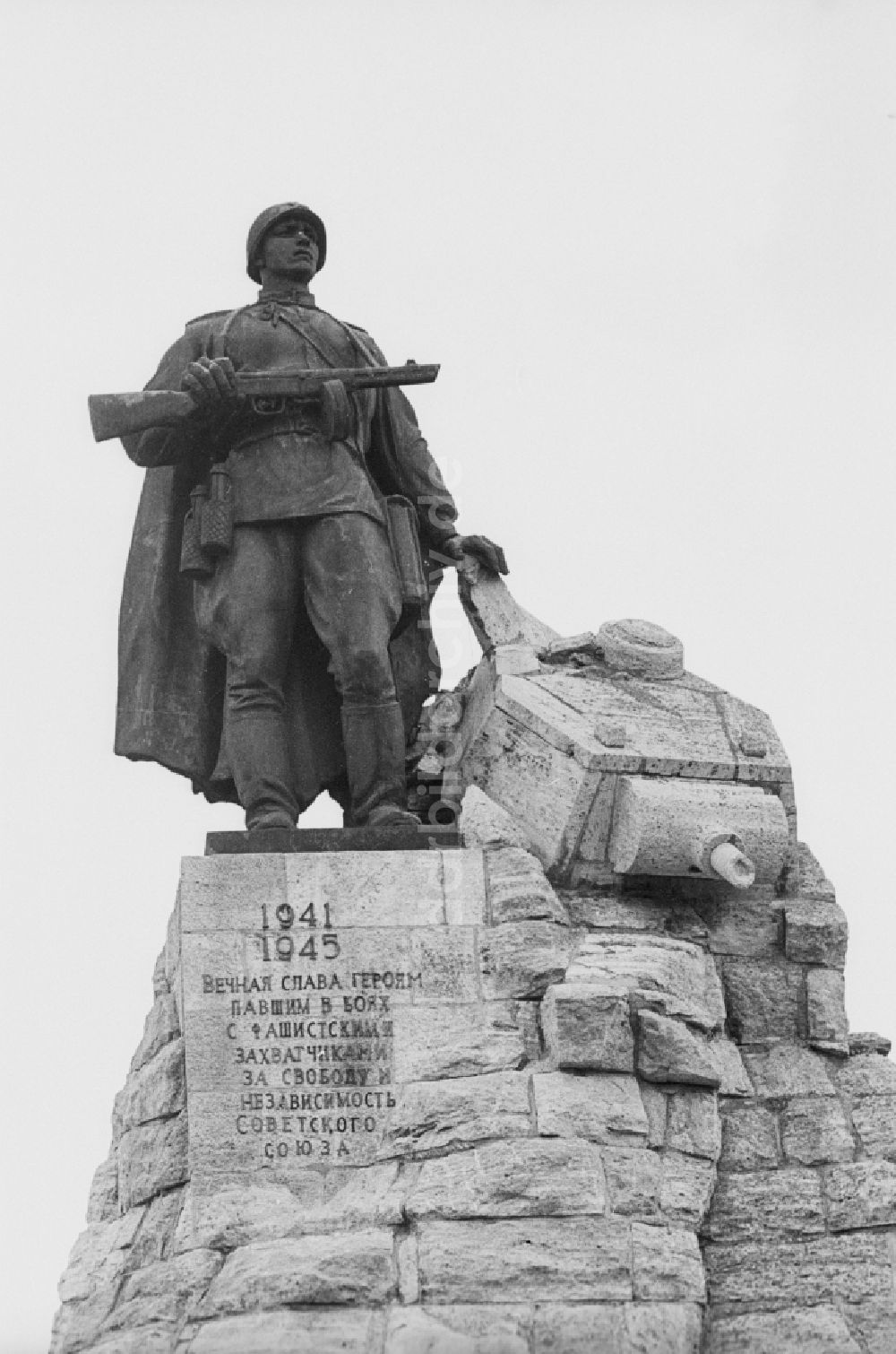 Seelow: Denkmal für die gefallenen russischen Soldaten, von Lew Kerbel, in der Gedenkstätte Seelower Höhen in Seelow im heutigen Bundesland Brandenburg