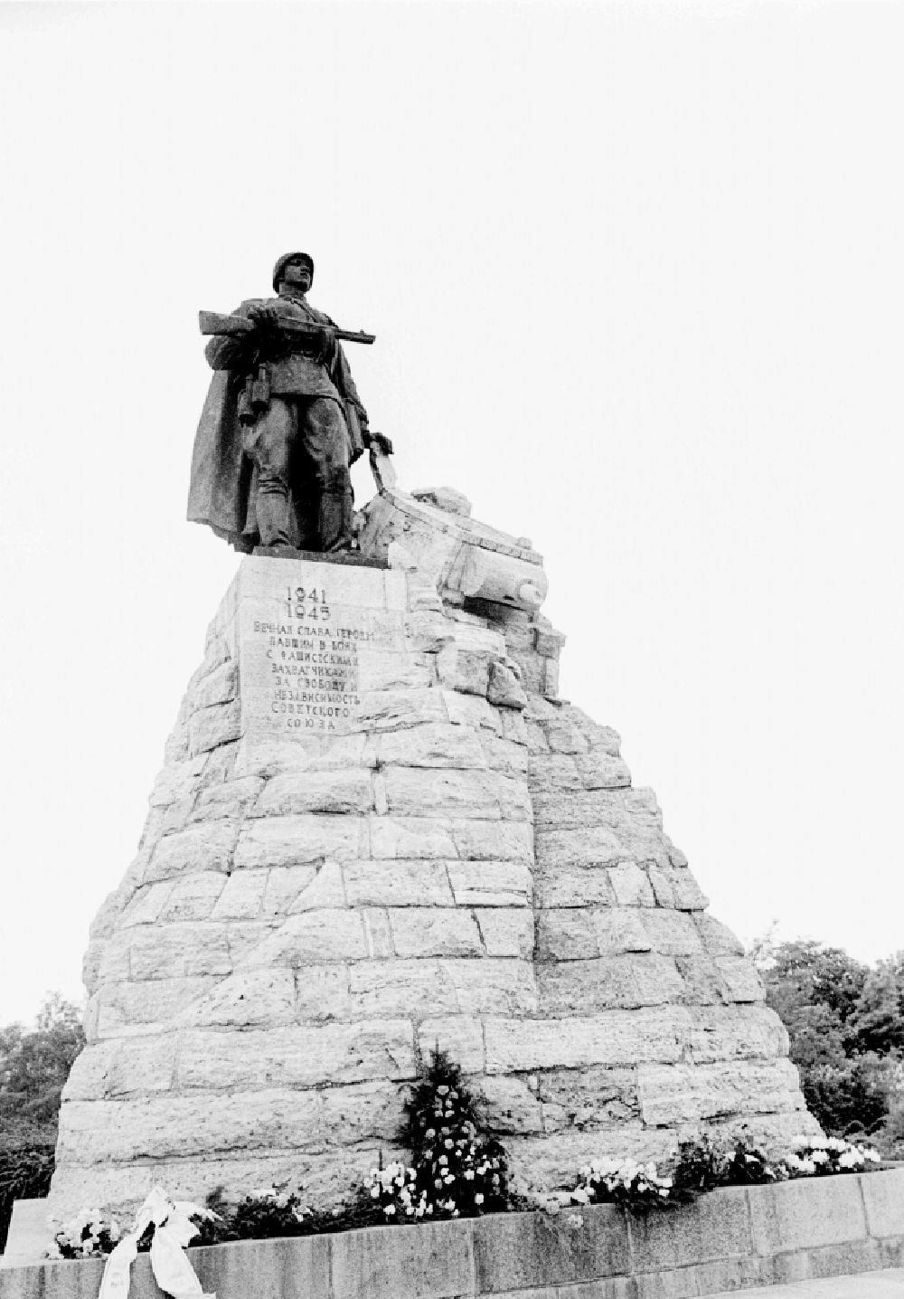 Seelow: Denkmal für die gefallenen russischen Soldaten, von Lew Kerbel, in der Gedenkstätte Seelower Höhen in Seelow im heutigen Bundesland Brandenburg