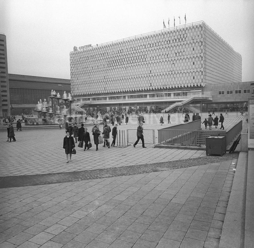 DDR-Fotoarchiv: Berlin - Der Alexanderplatz im Bau in Berlin