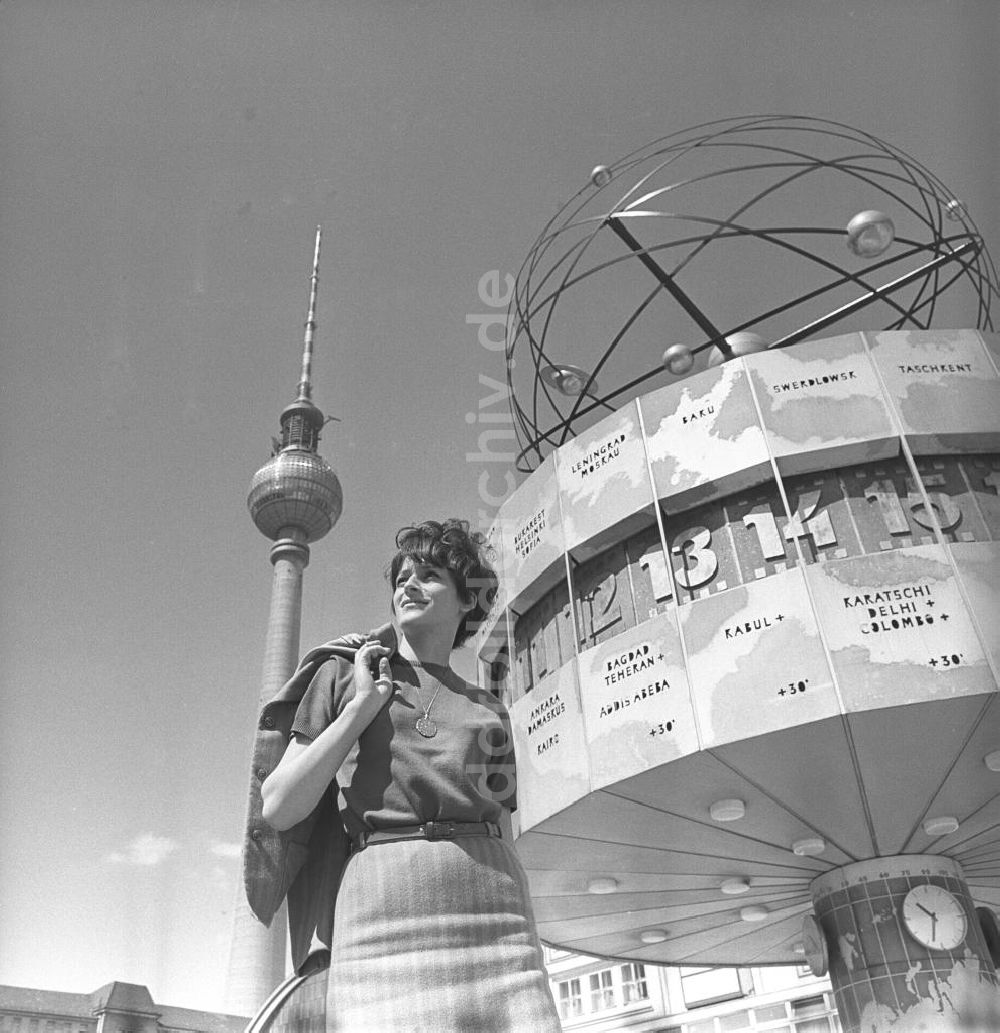 DDR-Bildarchiv: Berlin - Der Alexanderplatz in Berlin