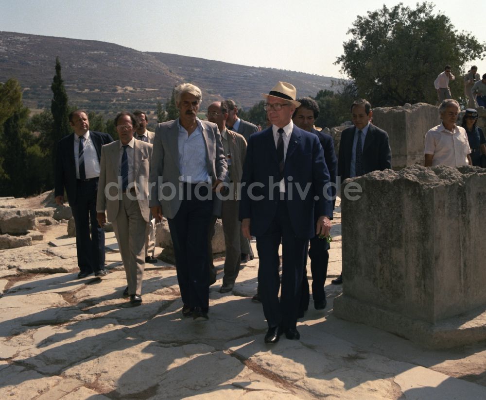 DDR-Fotoarchiv: Iraklion - Der DDR Staats- und Parteivorsitzende Erich Honecker während eines Staatsbesuches auf Kreta in Griechenland