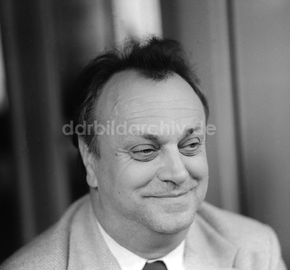 DDR-Bildarchiv: Leipzig - Der deutsche Dirigent und Gewandhauskapellmeister Professor Kurt Masur (1927 - 2015) in Leipzig in Sachsen in der DDR