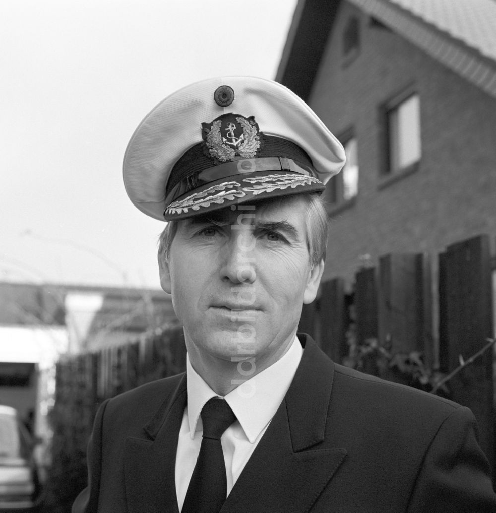 Köln: Der ehemalige Flottillenadmiral, Marineoffizier und Politiker Elmar Schmähling in Köln im heutigen Bundesland Nordrhein-Westfalen
