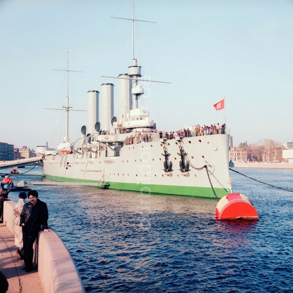 Sankt-Peterburg: Der Panzerkreuzer Aurora auf dem Fluß Newa in Leningrad, heute Sankt-Peterburg, in Russland