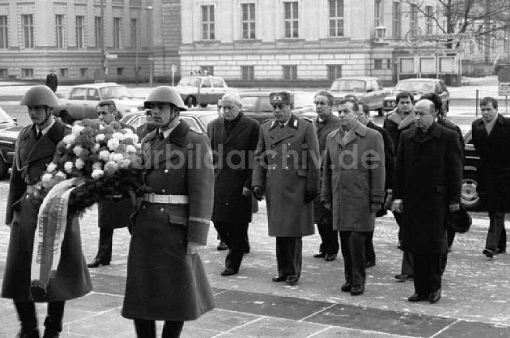 Berlin: 17.01.1986 Der polnische Aussenminister Marian Orzechowski am Eh