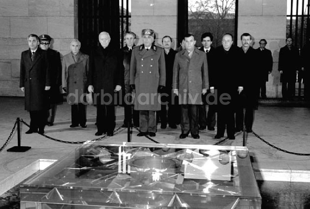 DDR-Bildarchiv: Berlin - 17.01.1986 Der polnische Aussenminister Marian Orzechowski am Eh