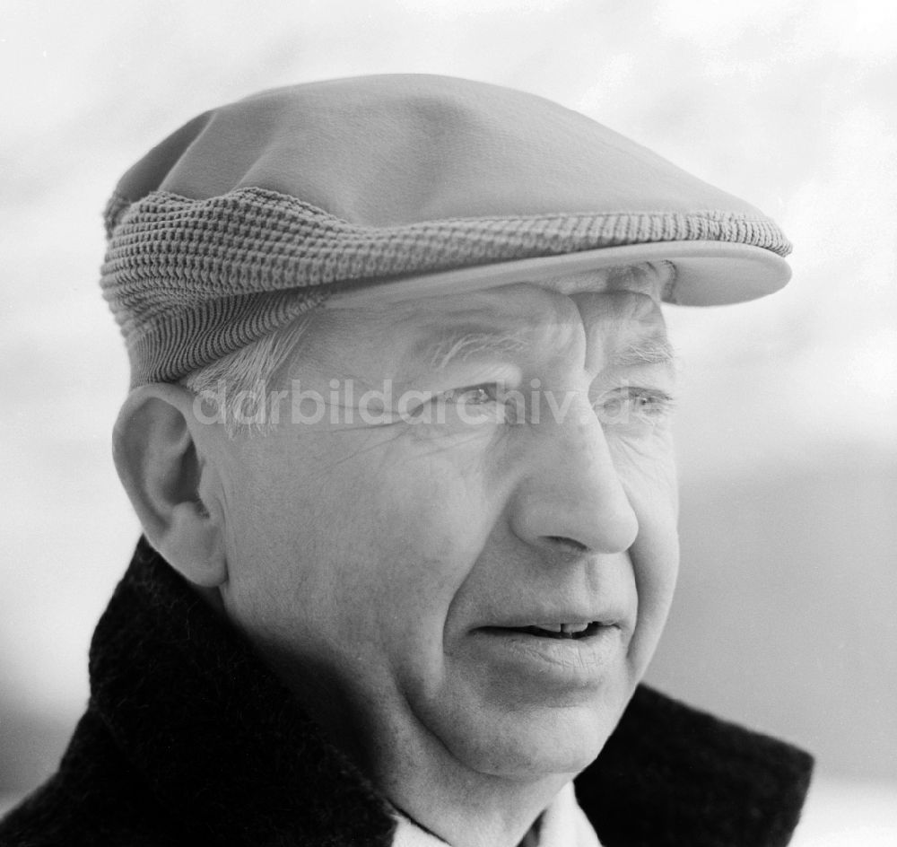 DDR-Bildarchiv: Berlin - Der Schauspieler Siegfried Weiß (1906 - 1989) in Berlin, der ehemaligen Hauptstadt der DDR, Deutsche Demokratische Republik