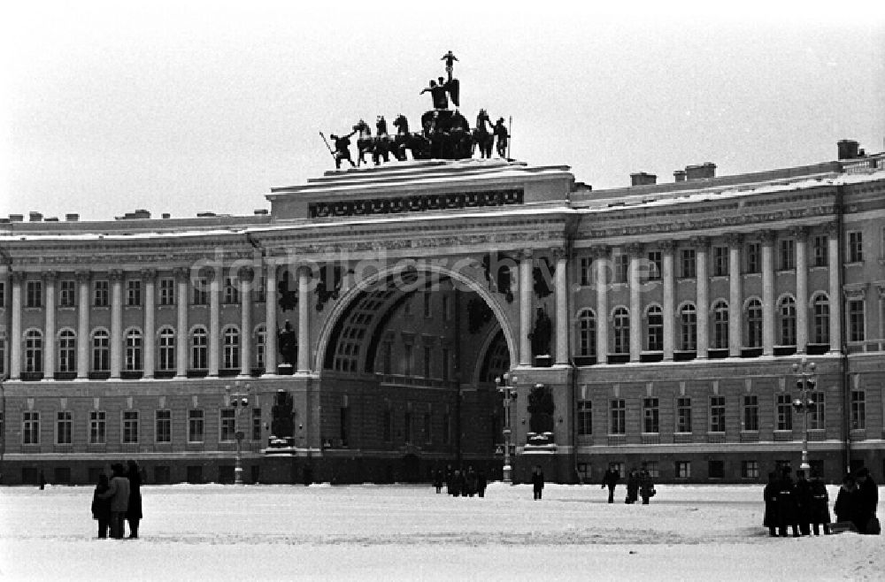 DDR-Fotoarchiv: Leningrad - Der Schlossplatz - das Gebäude des Generalstabes