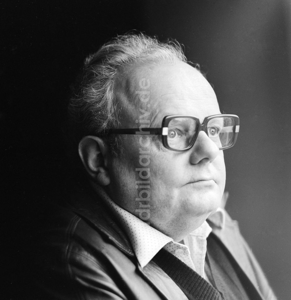 DDR-Bildarchiv: Berlin - Der Schriftsteller, Drehbuchautor und Fernsehautor Herbert Schauer (1924 - 1988) in Berlin, der ehemaligen Hauptstadt der DDR, Deutsche Demokratische Republik