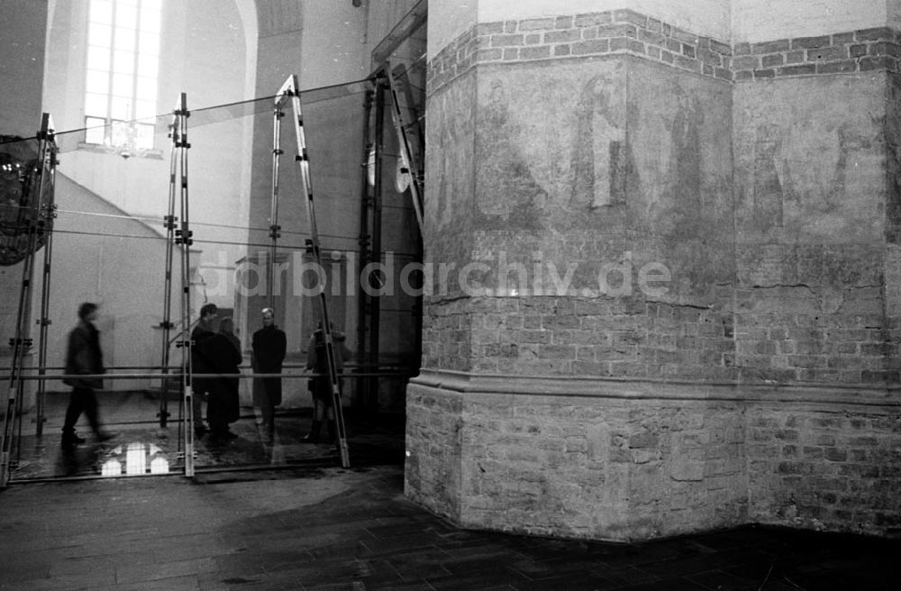 DDR-Fotoarchiv: Berlin-Mitte - Der Totentanz in der Marienkirche unter Glas 21.12.92 Foto: ND/Lange Umschlagnummer: 1247