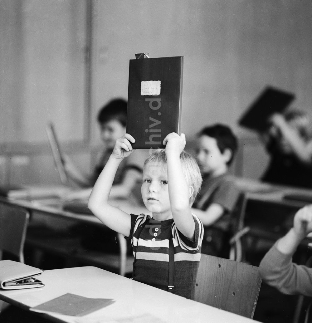 DDR-Fotoarchiv: Berlin - Deutschunterricht in der Unterstufe in einer Schule in Berlin