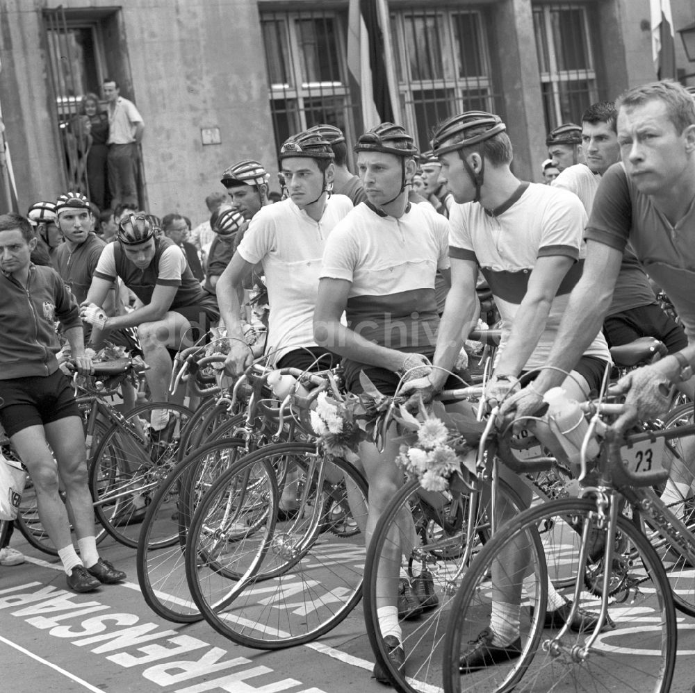DDR-Fotoarchiv: Berlin - Mitte - Die DDR-Rundfahrt fand 1965 als Etappenrennen zum 15. Mal in der DDR statt