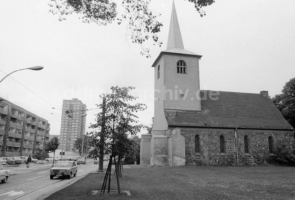 Berlin: Die Evangelische Pfarrkirche im Stadtbezirk Lichtenberg in Berlin, der ehemaligen Hauptstadt der DDR, Deutsche Demokratische Republik