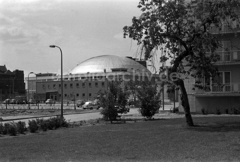 Berlin - Mitte: Die Kongresshalle am Rande des Alexanderplatzes im Zentrum von Berlin