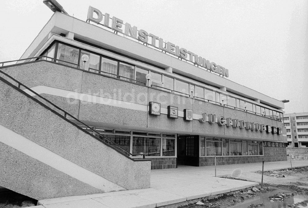 DDR-Bildarchiv: Berlin - Dienstleistungswürfel in Berlin, der ehemaligen Hauptstadt der DDR, Deutsche Demokratische Republik