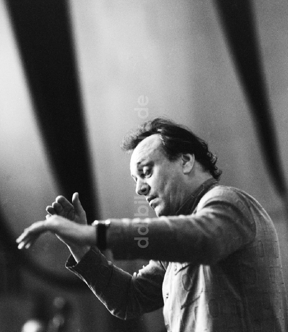 DDR-Bildarchiv: Leipzig - Dirigent / Gewandhauskapellmeister Kurt Masur (1927 - 2015) in Leipzig in Sachsen in der DDR