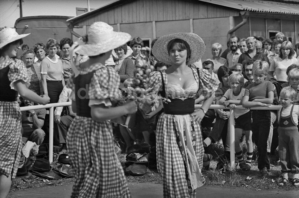 DDR-Bildarchiv: Paaren - Dorffest in Paaren in der DDR
