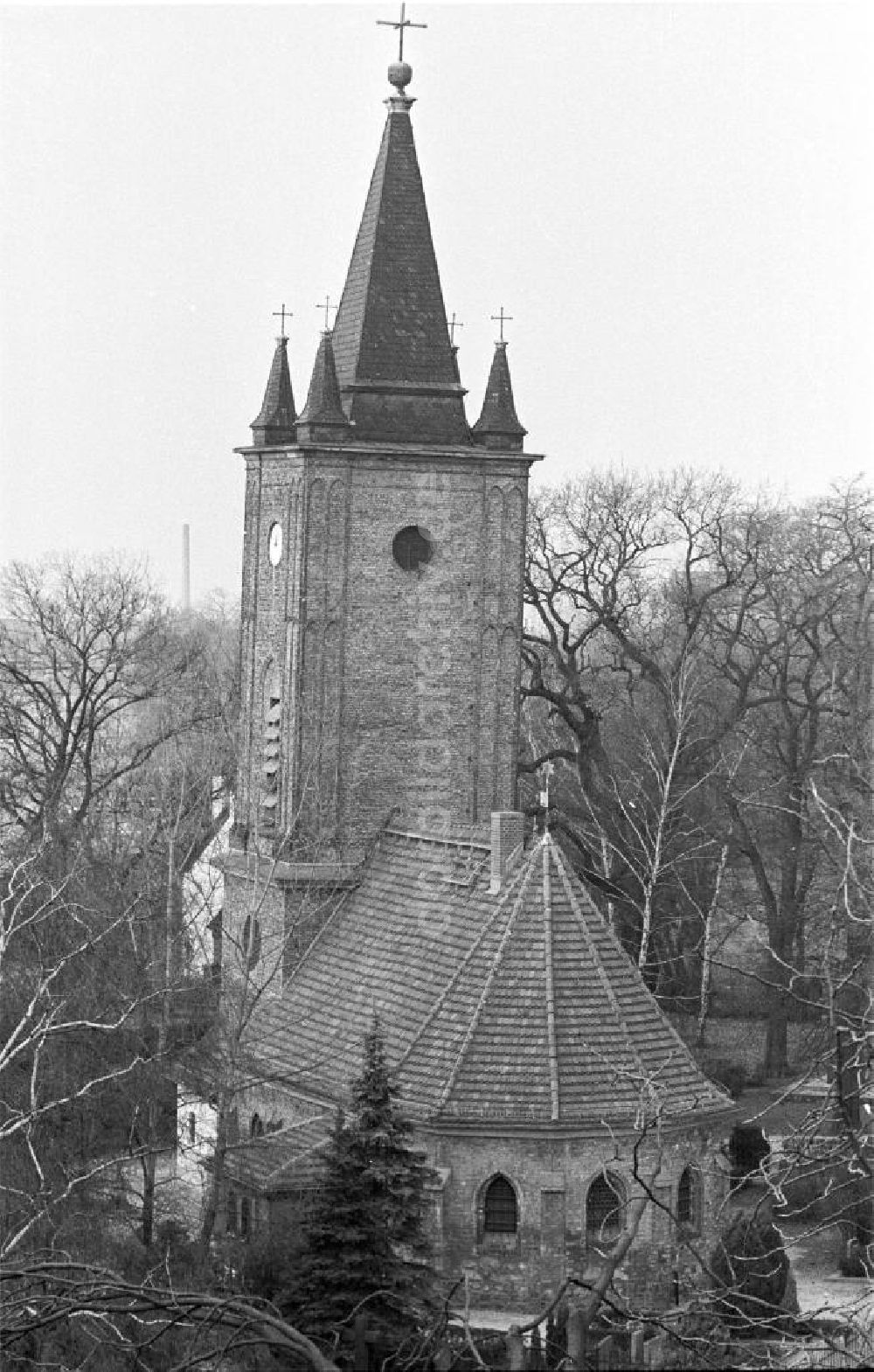 DDR-Fotoarchiv: Berlin - Dorfkirche Berlin-Stralau (Hochpanorama) 22.12.1992