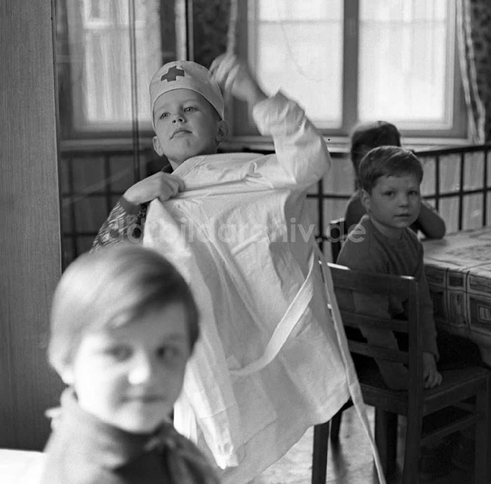 DDR-Fotoarchiv: Berlin - Dreharbeiten zum Film Iwans Kindheit in Berlin, der ehemaligen Hauptstadt der DDR, Deutsche Demokratische Republik