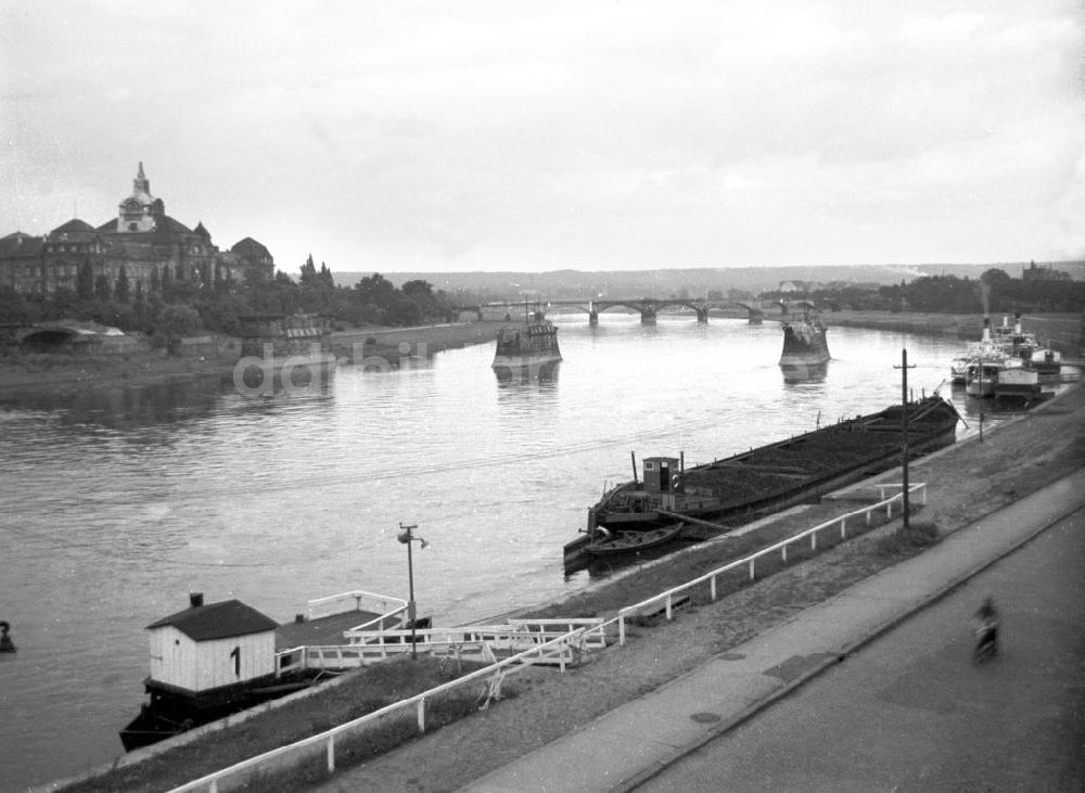 Dresden: Dresden 1957, Carolabrücke und Staatskanzlei