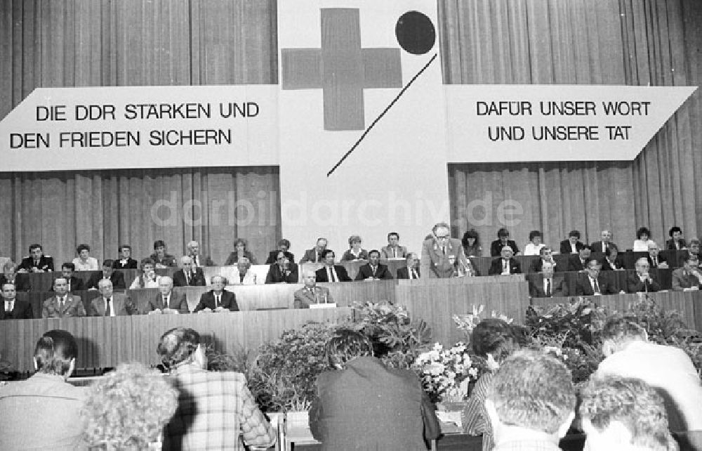 DDR-Fotoarchiv: Dresden - Dresden - 10. Kongress des DRK mit General K. Hager Foto: Lenke Nr. 384