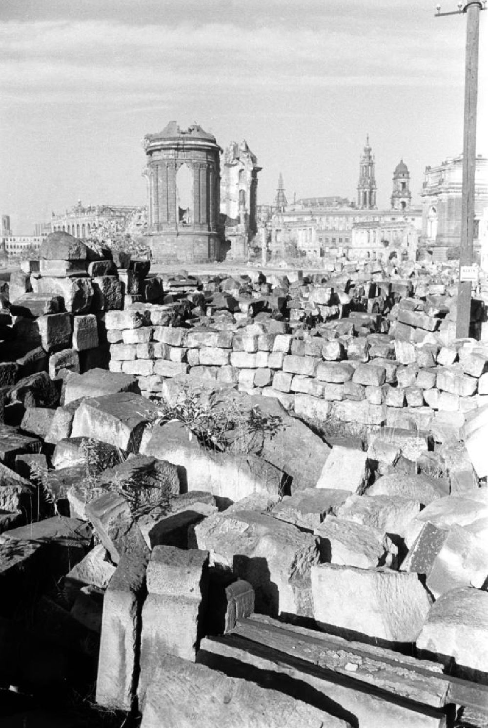 DDR-Fotoarchiv: Dresden - Dresden 1957, Ruine Frauenkirche