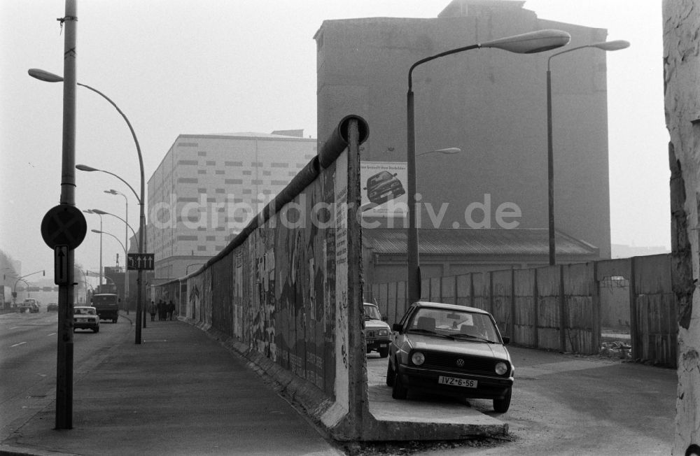 DDR-Bildarchiv: Berlin - East Side Gallery in Berlin - Friedrichshain, der ehemaligen Hauptstadt der DDR, Deutsche Demokratische Republik