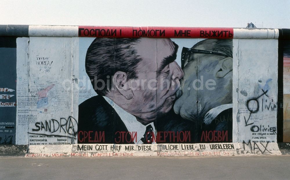 Berlin - Friedrichshain: East Side Gallery Bruderkuss an der Berliner Mauer in Berlin - Friedrichshain