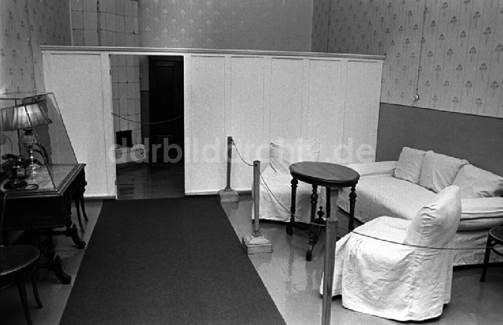 DDR-Bildarchiv: Leningrad - Ein Zimmer in Smolny, wo hat W. I. Lenin gewohnt.