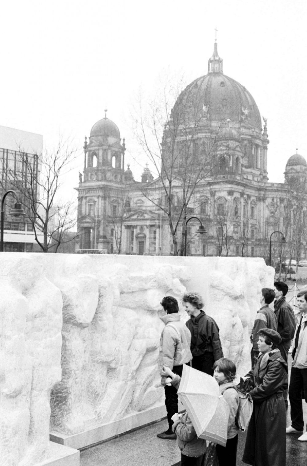 Berlin: Einweihung Marx-Engels-Forum mit Erich Honecker in Berlin in der DDR