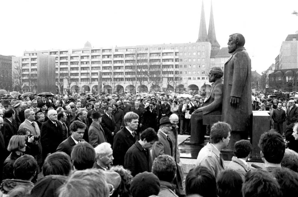 DDR-Fotoarchiv: Berlin - Einweihung Marx-Engels-Forum mit Erich Honecker in Berlin in der DDR