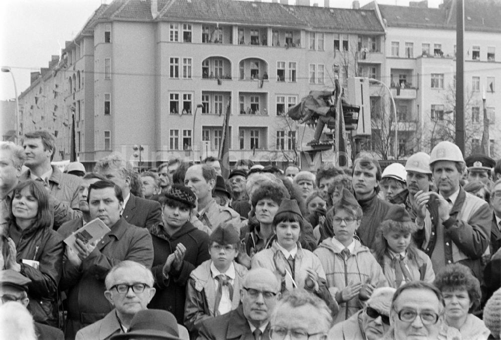 DDR-Fotoarchiv: Berlin - Einweihung Thälmannpark mit Erich Honecker in Berlin